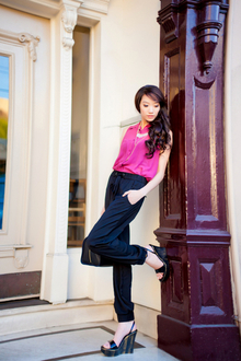 Uptown Girl, loose black trousers, sleeveless shirt, statement necklace