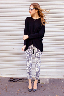 Cosmic Love, theblondesalad, blonde, salad, chiara, ferragni, fall, summer, printed pants, floral print, vince, black sweater