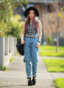 Mom Jeans, Edgy