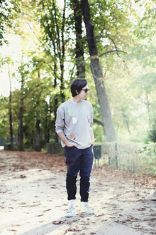 Autumn Vibes, sneakers, sweatshirt. patches, cuffed