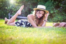 Escape to Montauk, nastygal, boaterhat, featherearrings, h&m, gold&gray