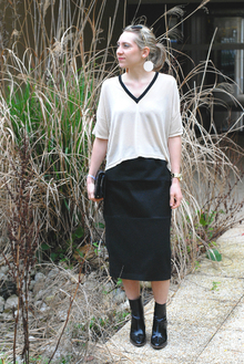 Graphics, black and white, midi skirt, ankle boots, patent leather, v-neck, sunglasses, clutch, minimalism, new wave