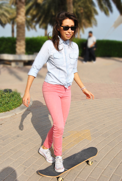 Coral + Denim, denim shirt, coral, casual, sneakers, converse